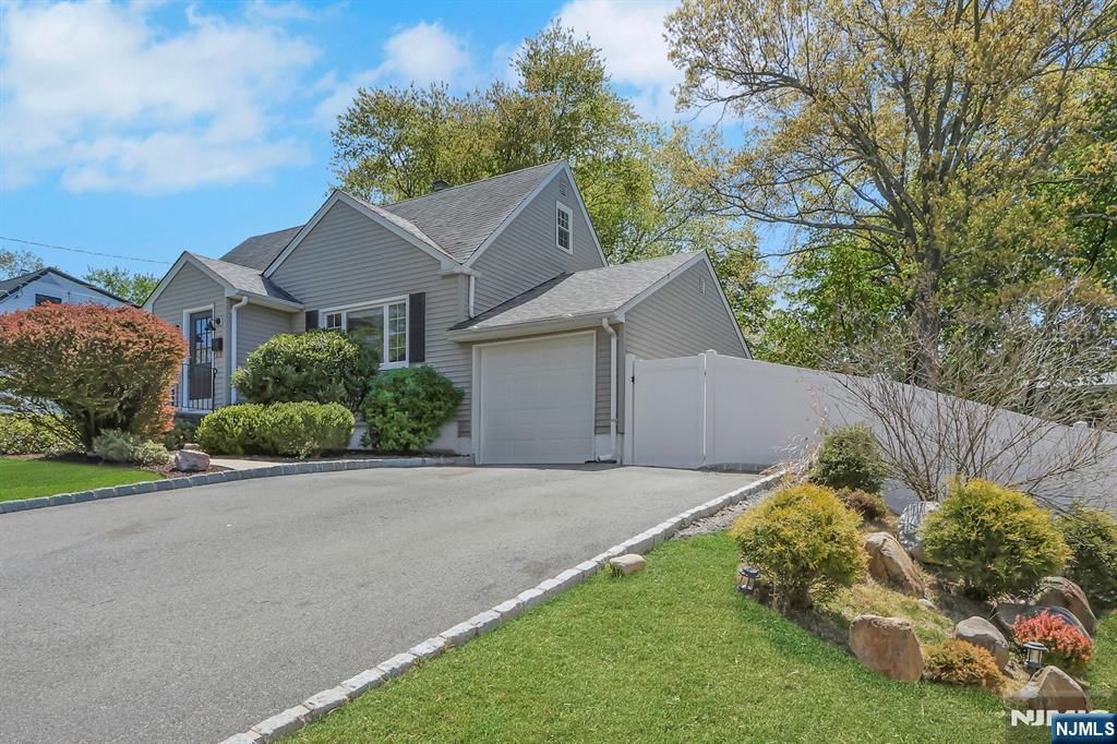 33 Clayton Street, Hillsdale, NJ, 07642