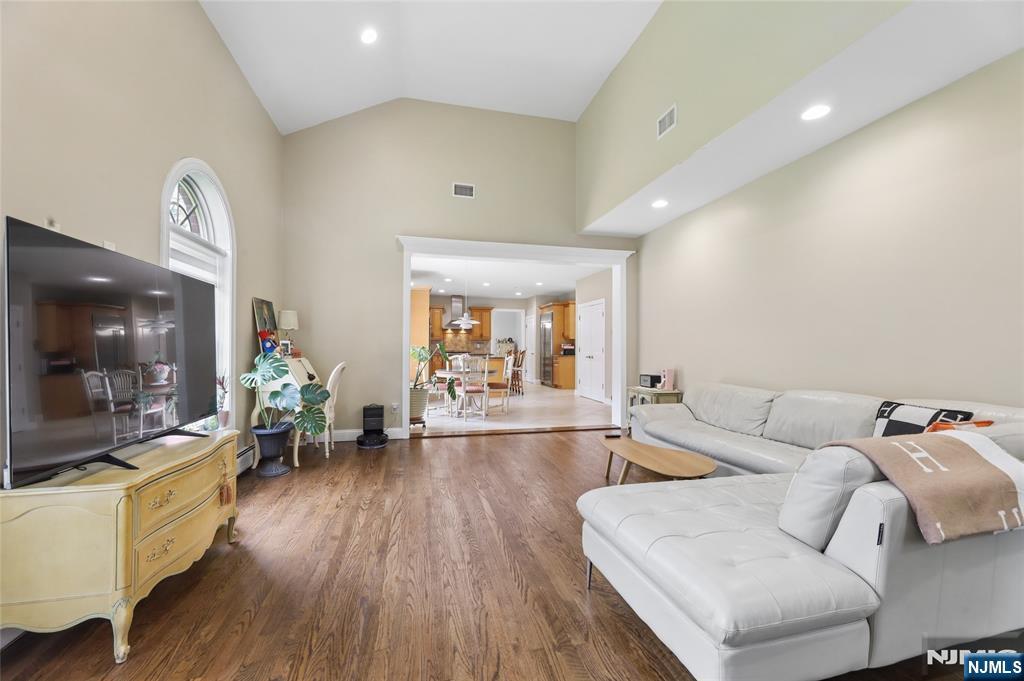 4 Leoson Parkway — photo 11