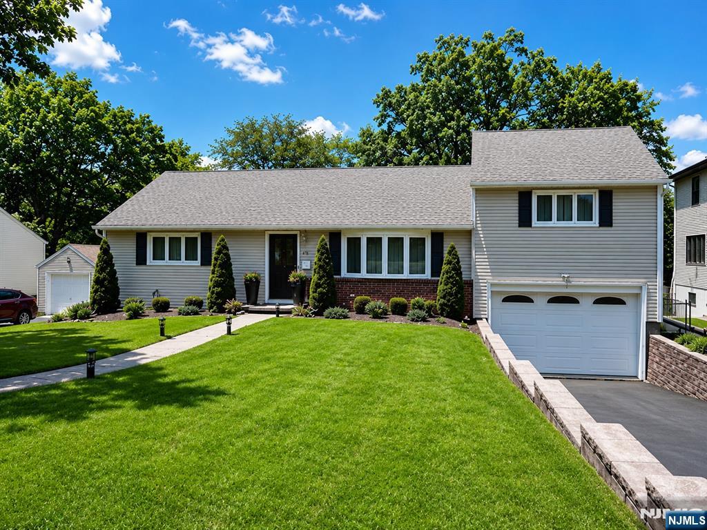 321 Maplewood Drive - Photo 1