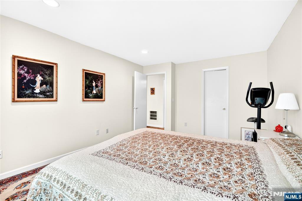 138 Indian Hollow, Mahwah, NJ 07430 Listing Photo  28
