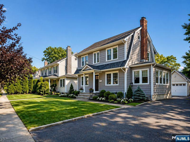 33 Raymond Avenue - Photo 2