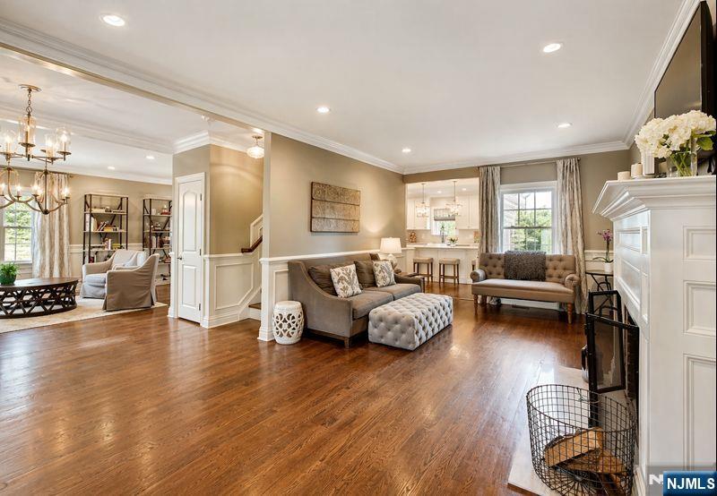 33 Raymond Avenue - Photo 3