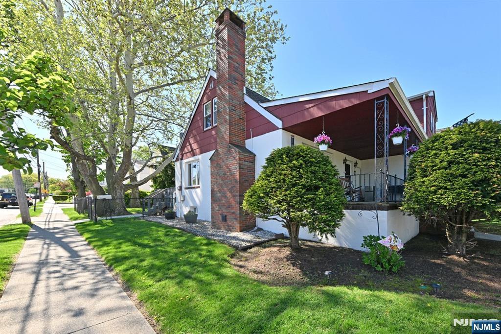 217 Grove St, Lodi, NJ 07644