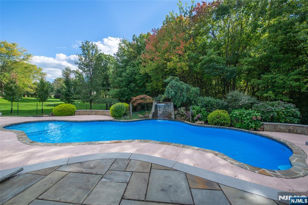 2 Harvest Lane — photo 44