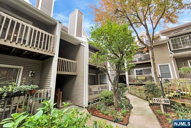 549 Windsor Drive 549 - Photo 2