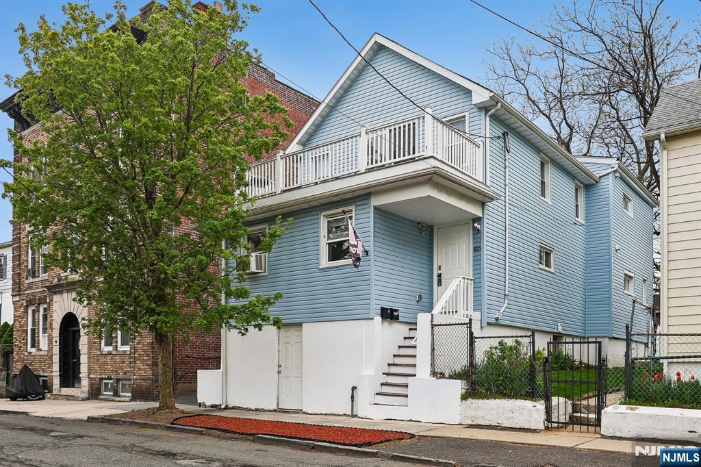 416 Frankfort Street - Photo 1