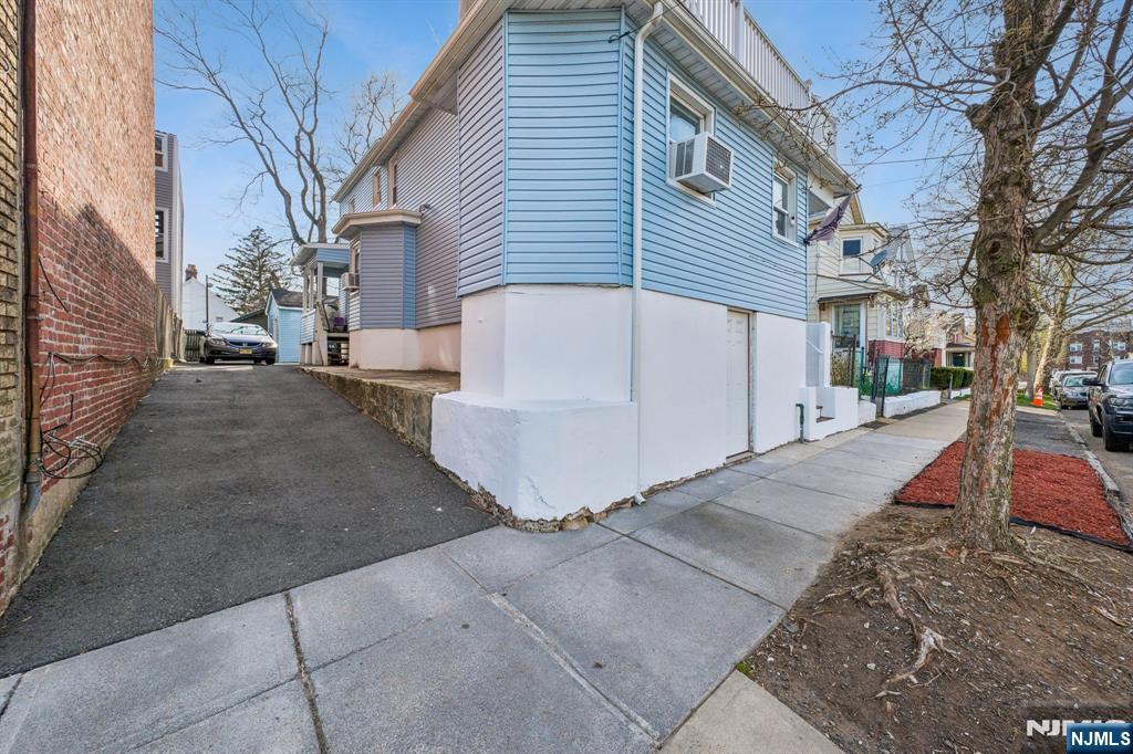 416 Frankfort Street - Photo 3