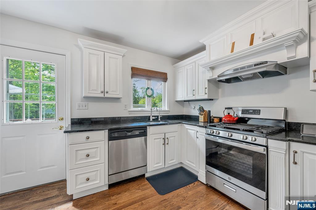 280 Eldon Court — photo 9