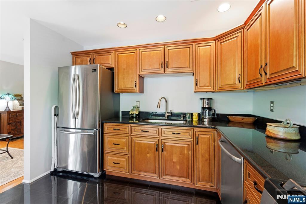 Maple Cabinets & Granite counters