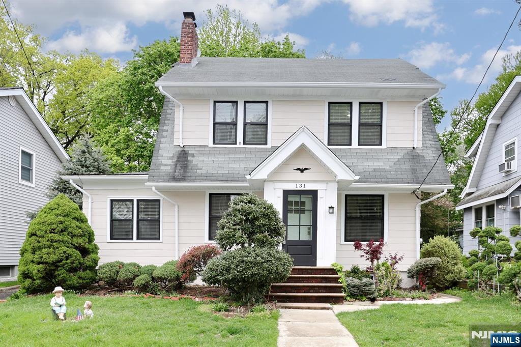 131 Highwood Ave, Leonia, NJ 07605