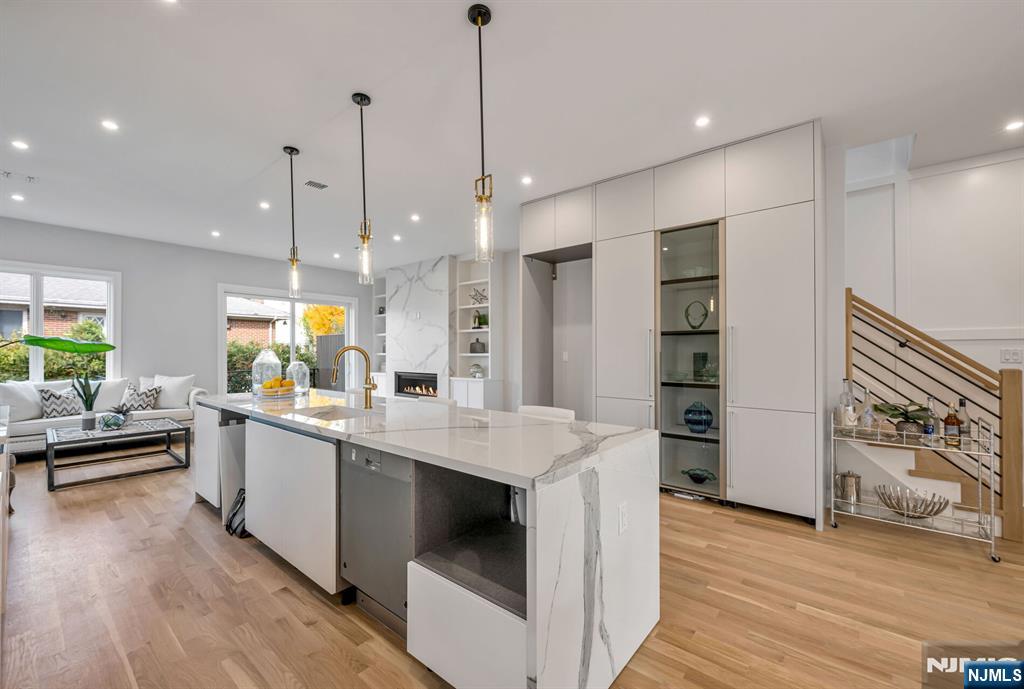 2447 Camner, Fort Lee, NJ, 07024