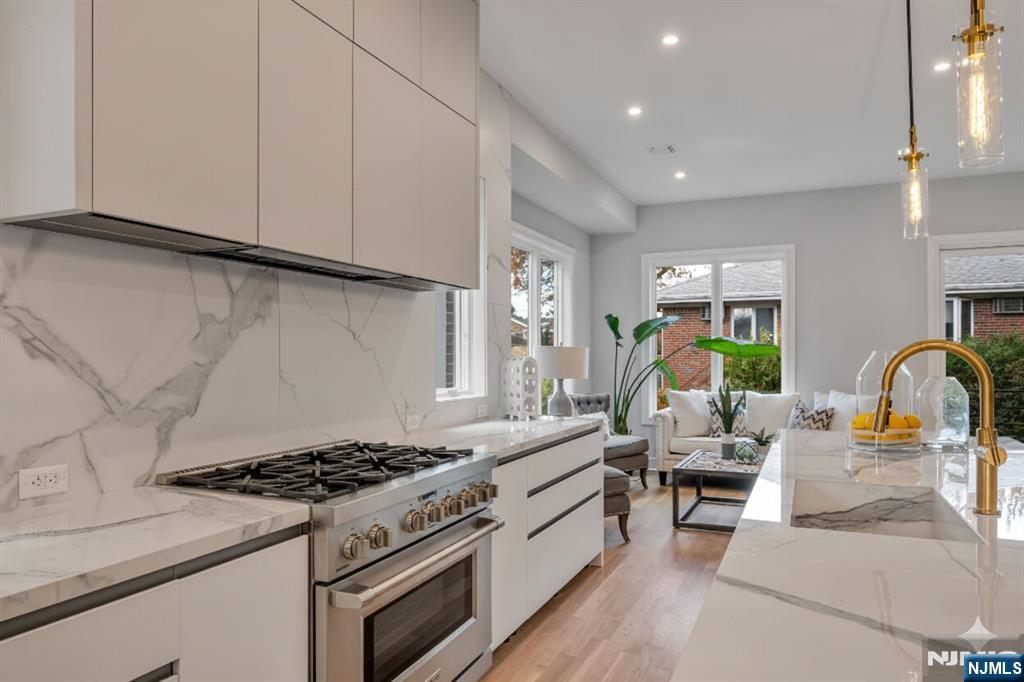 2447 Camner, Fort Lee, NJ, 07024