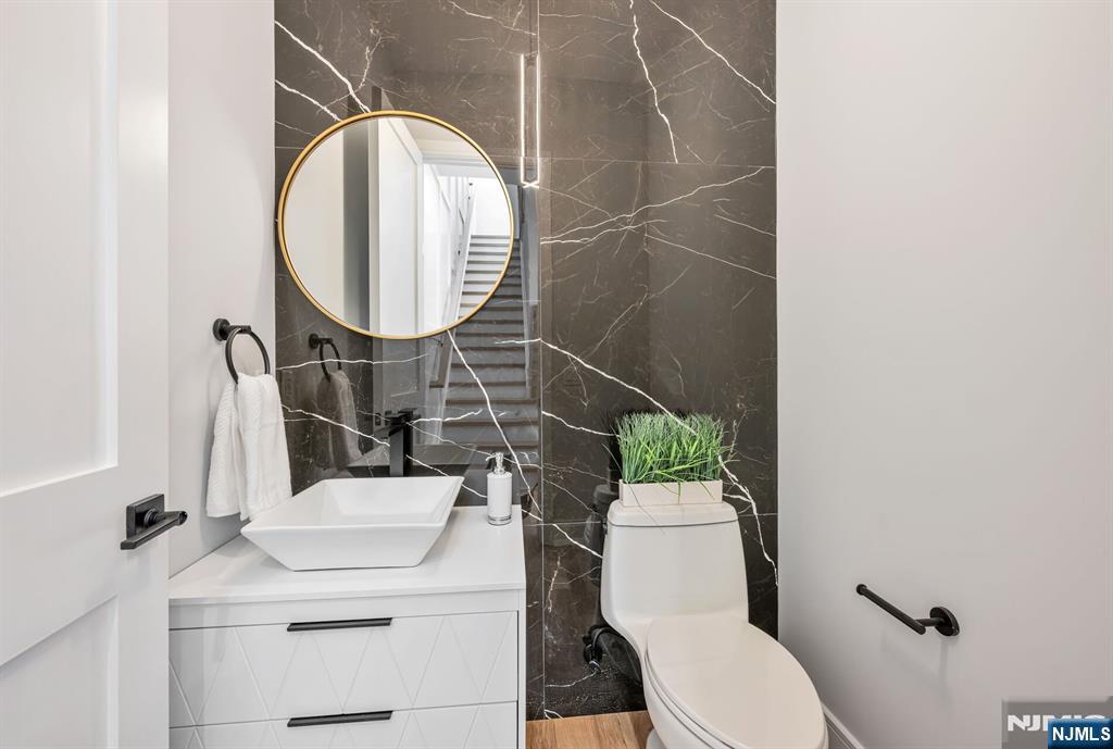 2447 Camner, Fort Lee, NJ, 07024