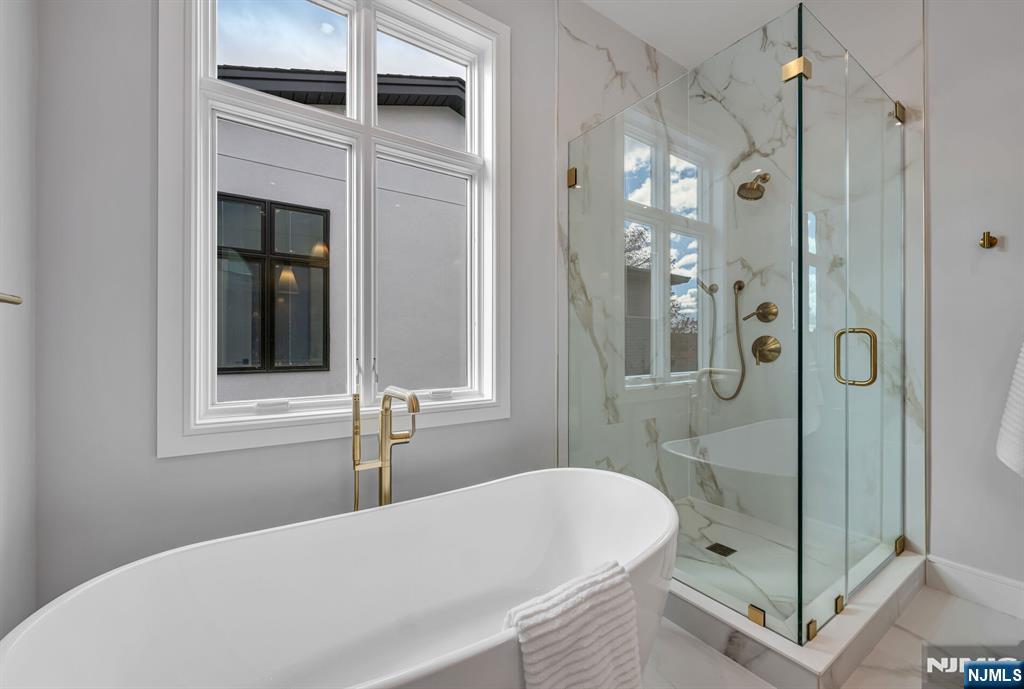 2447 Camner, Fort Lee, NJ, 07024