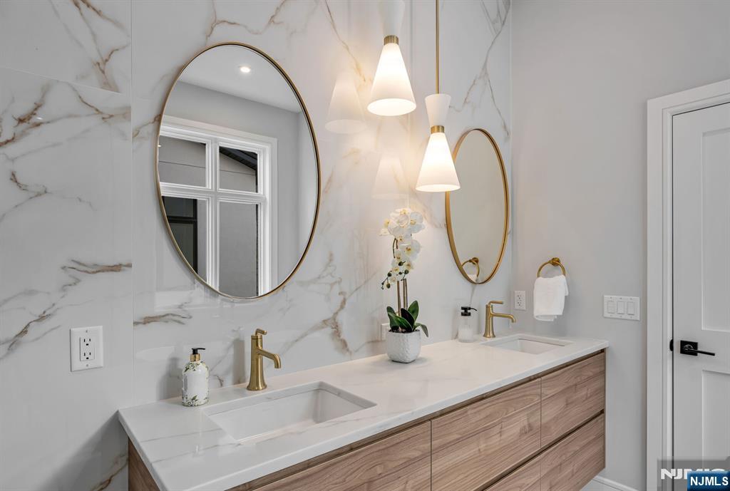 2447 Camner, Fort Lee, NJ, 07024