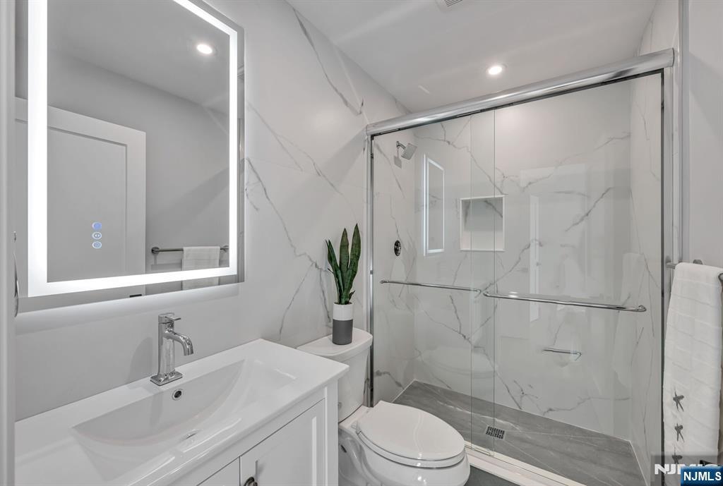 2447 Camner, Fort Lee, NJ, 07024