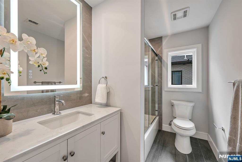 2447 Camner, Fort Lee, NJ, 07024