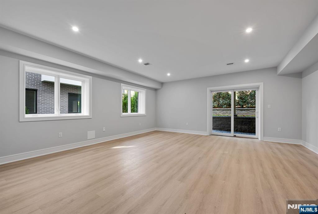 2447 Camner, Fort Lee, NJ, 07024