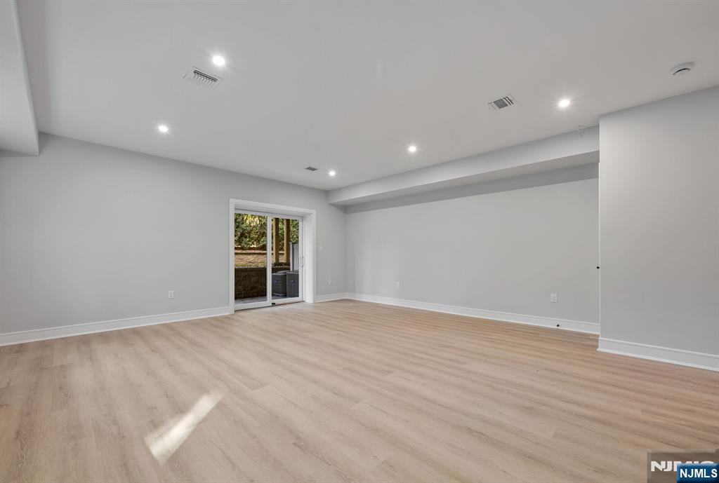 2447 Camner, Fort Lee, NJ, 07024