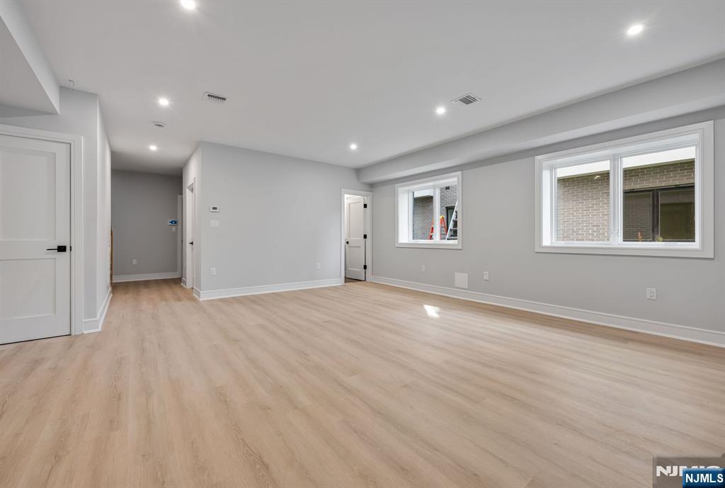 2447 Camner, Fort Lee, NJ, 07024