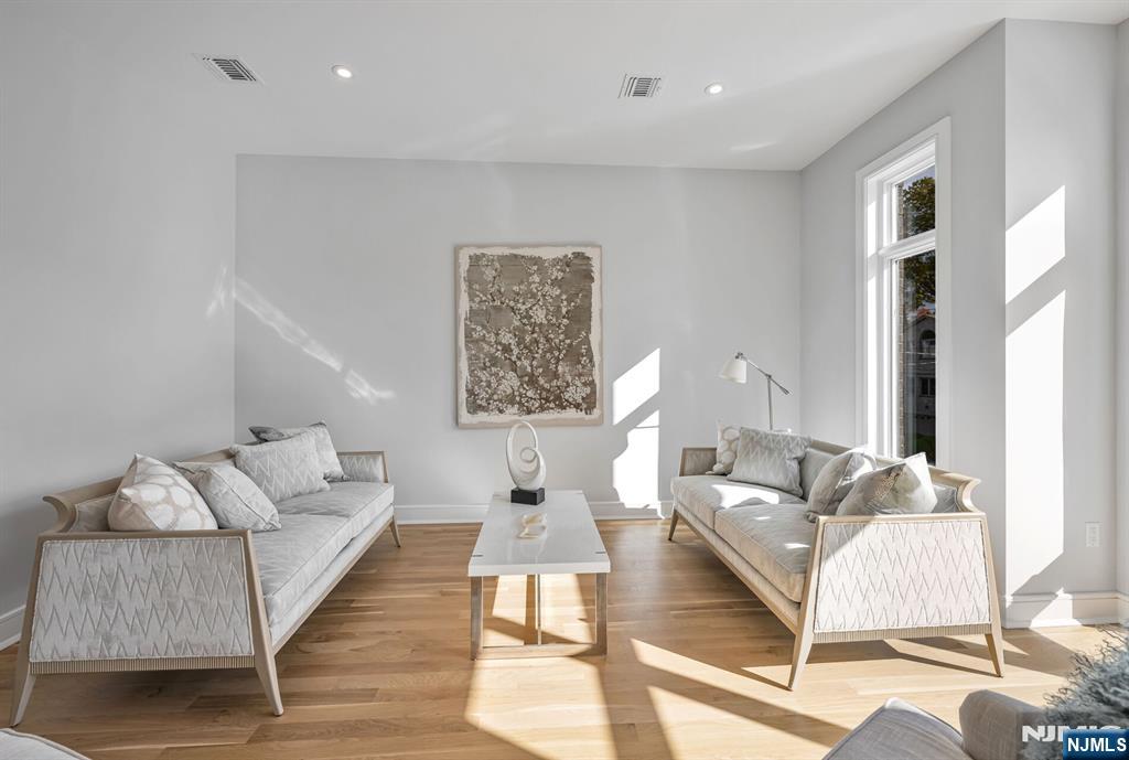 2447 Camner, Fort Lee, NJ, 07024