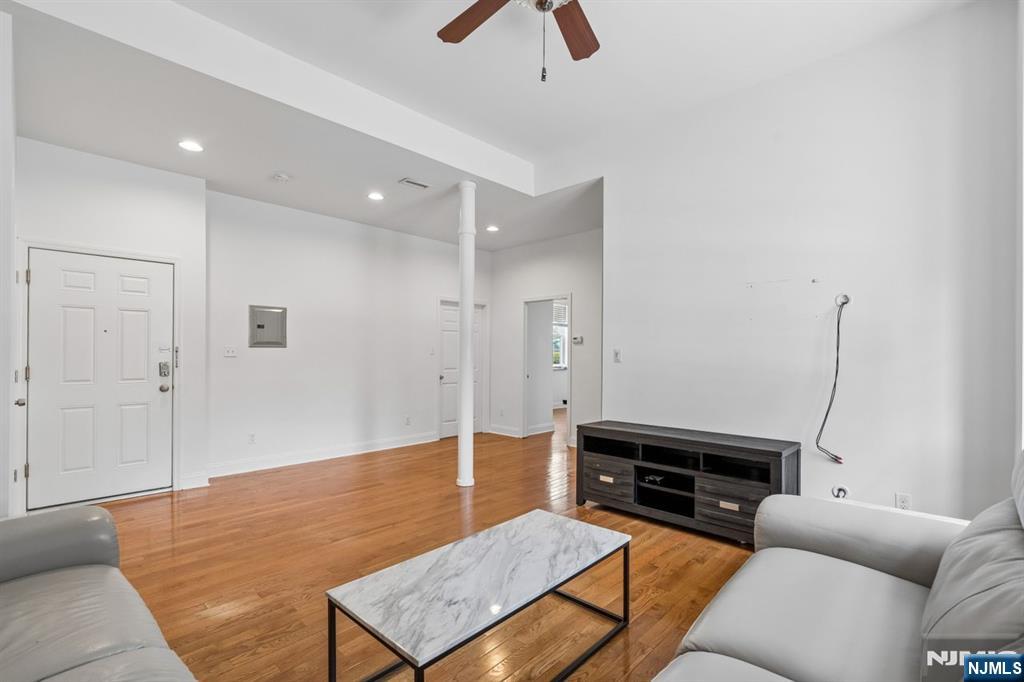 1 Grant Street - Photo 2