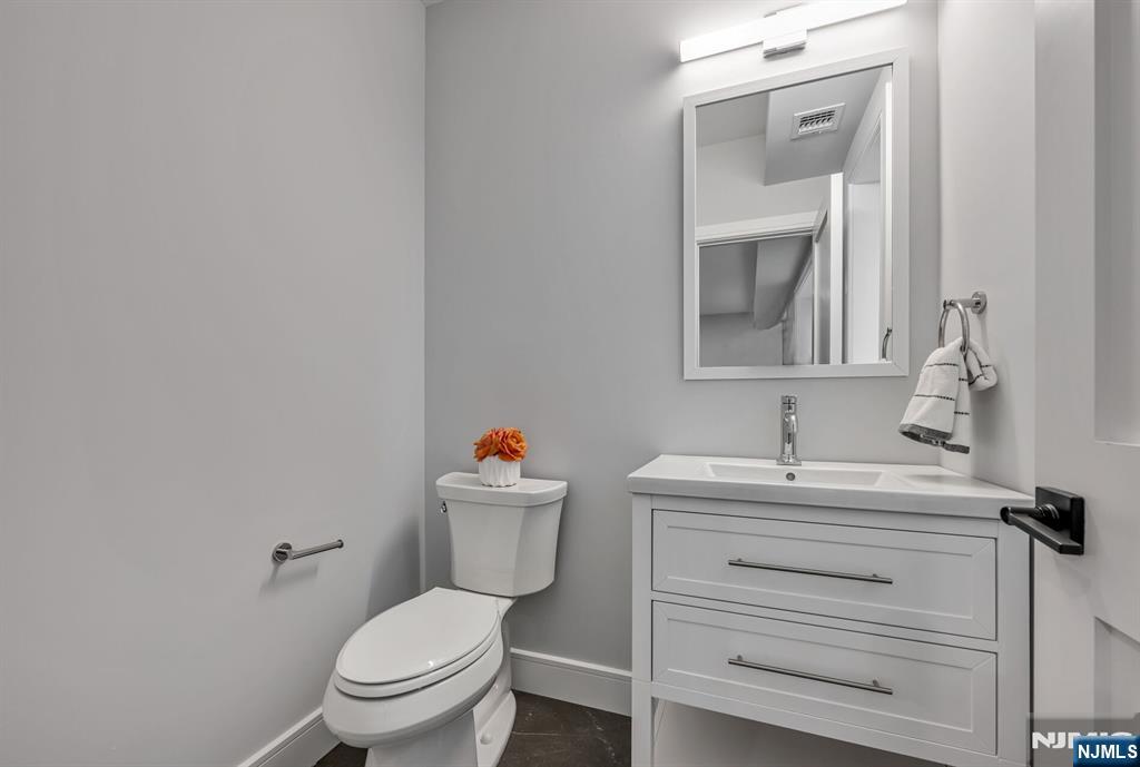 2449 Camner, Fort Lee, NJ 07024 Listing Photo  42