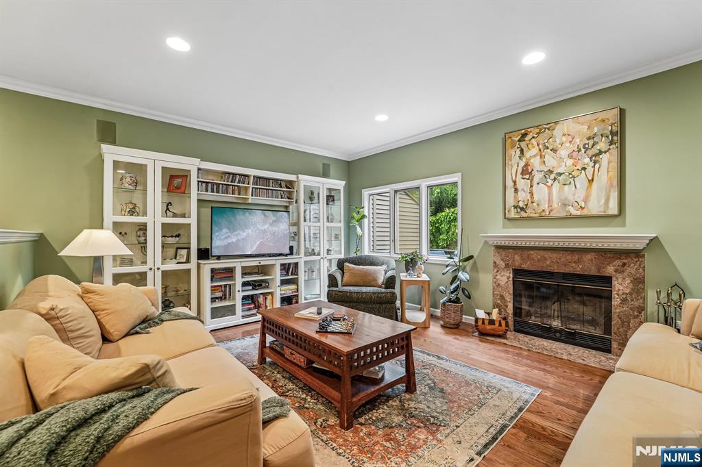Living room with Built-ins