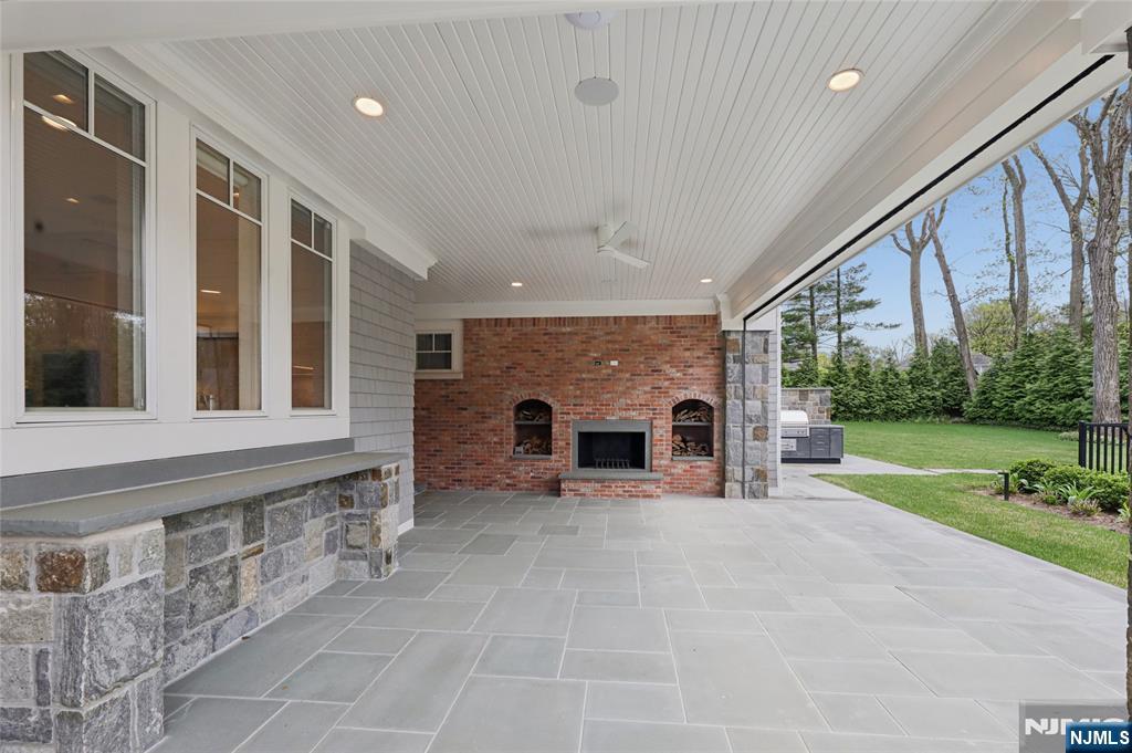 351 Lewelen Circle