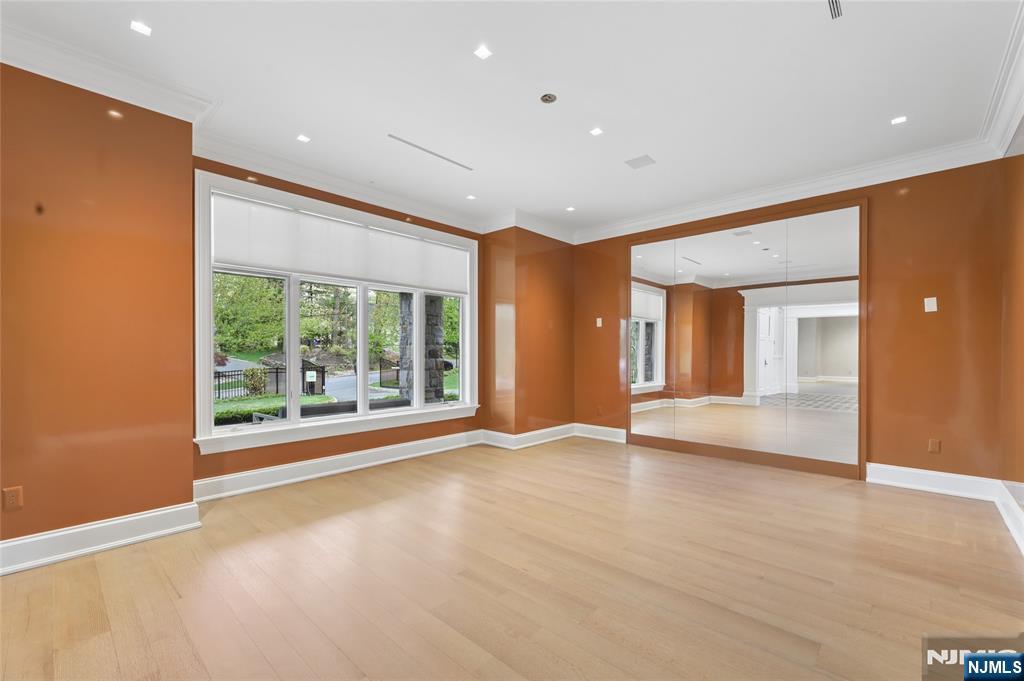 351 Lewelen Circle