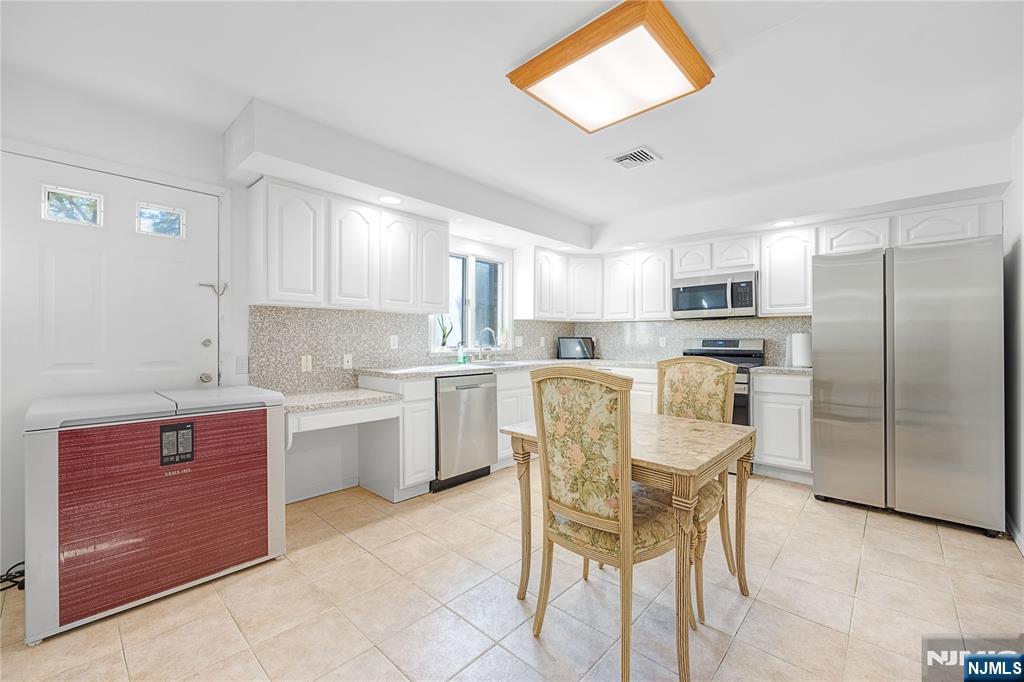 37 Palisades Boulevard, #B, Palisades Park, NJ 07650 Listing Photo  13