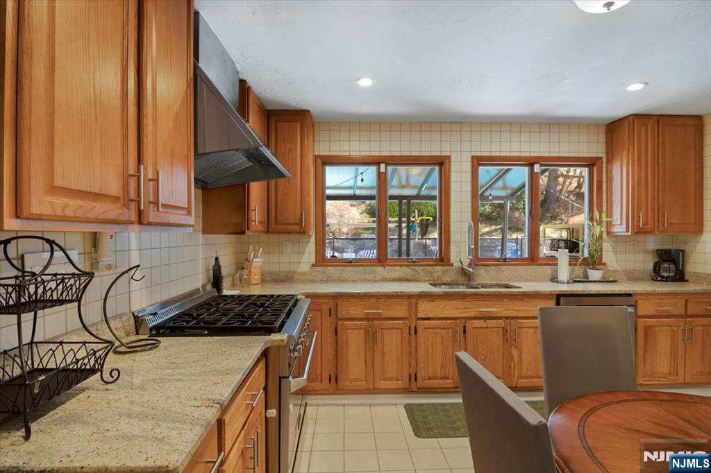 52 Molinari Drive, Wanaque, NJ, 07465