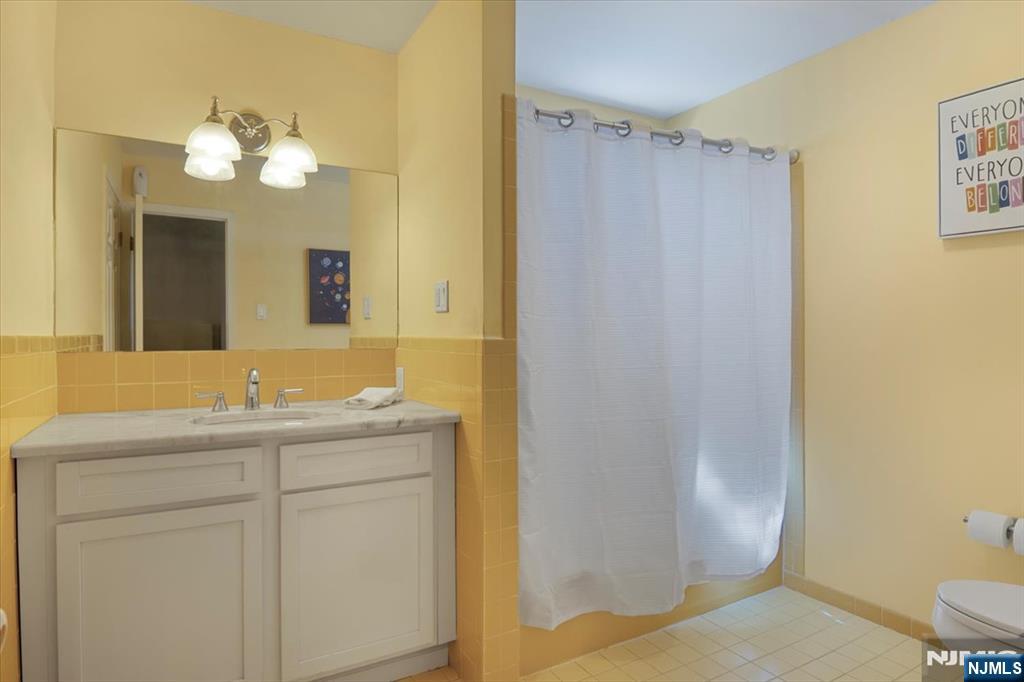 52 Molinari Drive, Wanaque, NJ, 07465