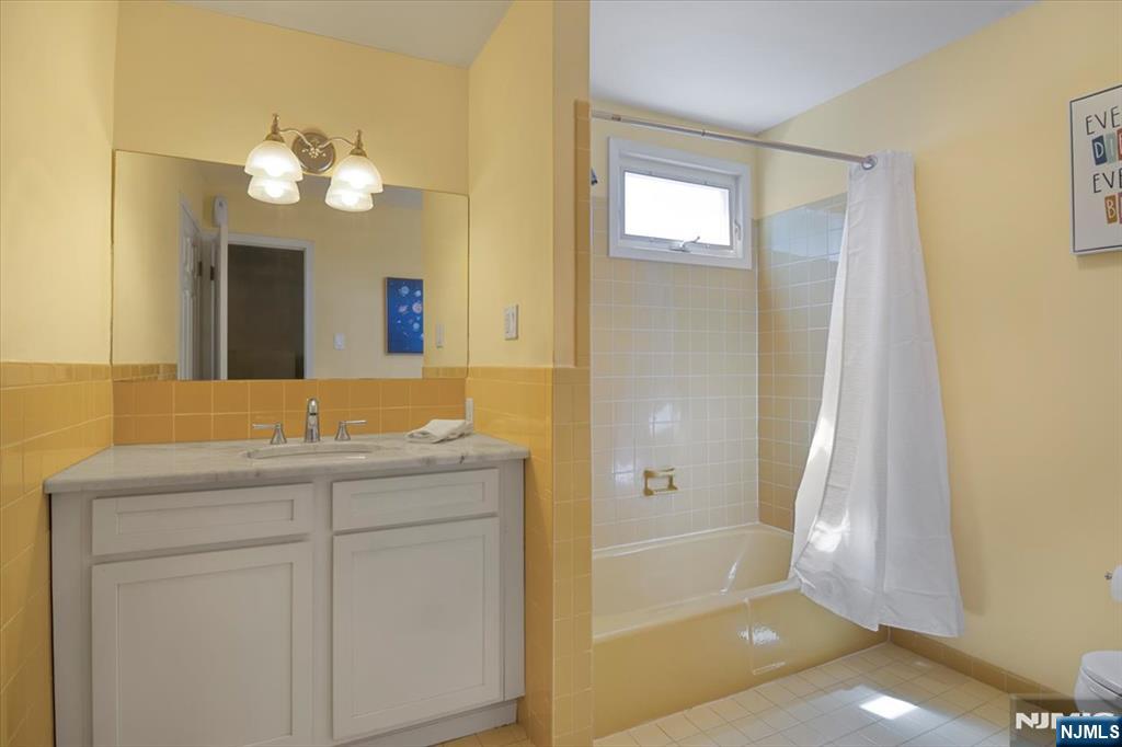 52 Molinari Drive, Wanaque, NJ, 07465