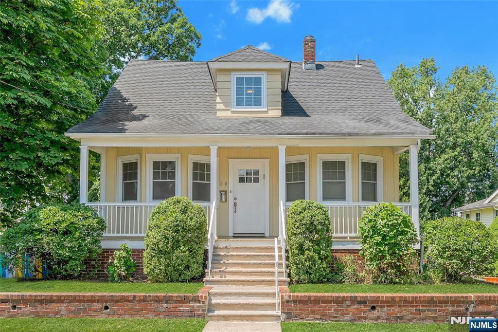 20 Florence Pl, Elmwood Park, NJ 07407