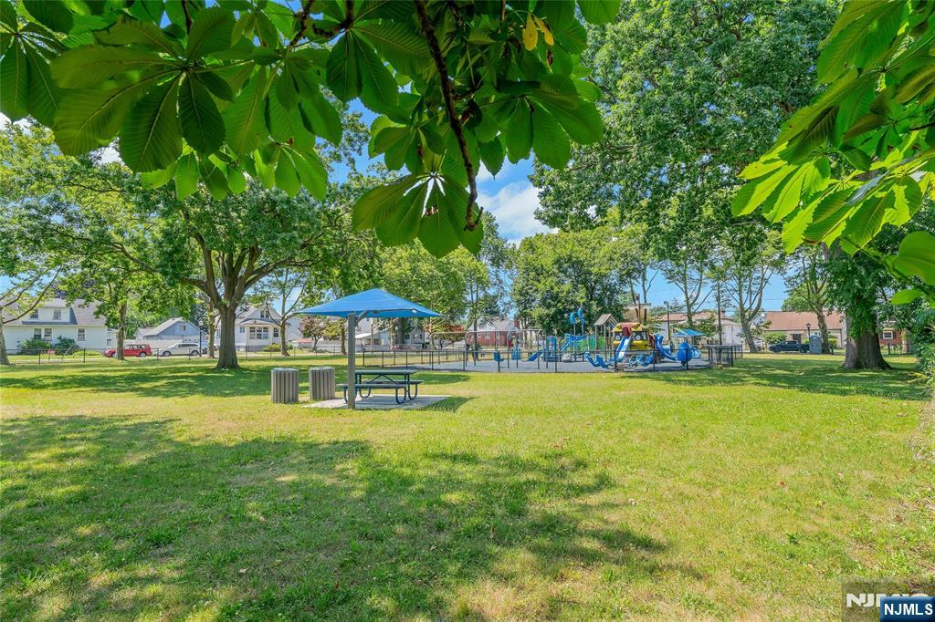 20 Florence Pl, Elmwood Park, NJ 07407