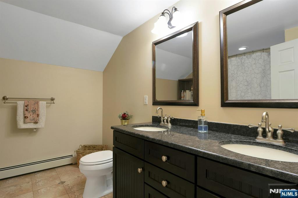 54 Chestnut Avenue, Park Ridge, NJ, 07656