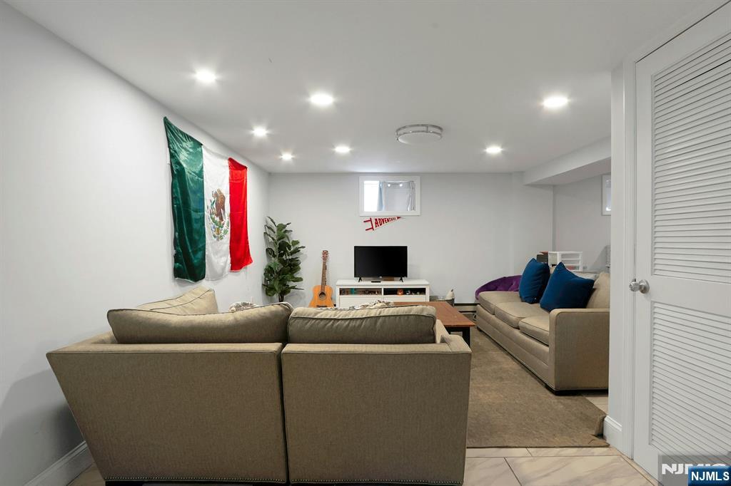 54 Chestnut Avenue, Park Ridge, NJ, 07656