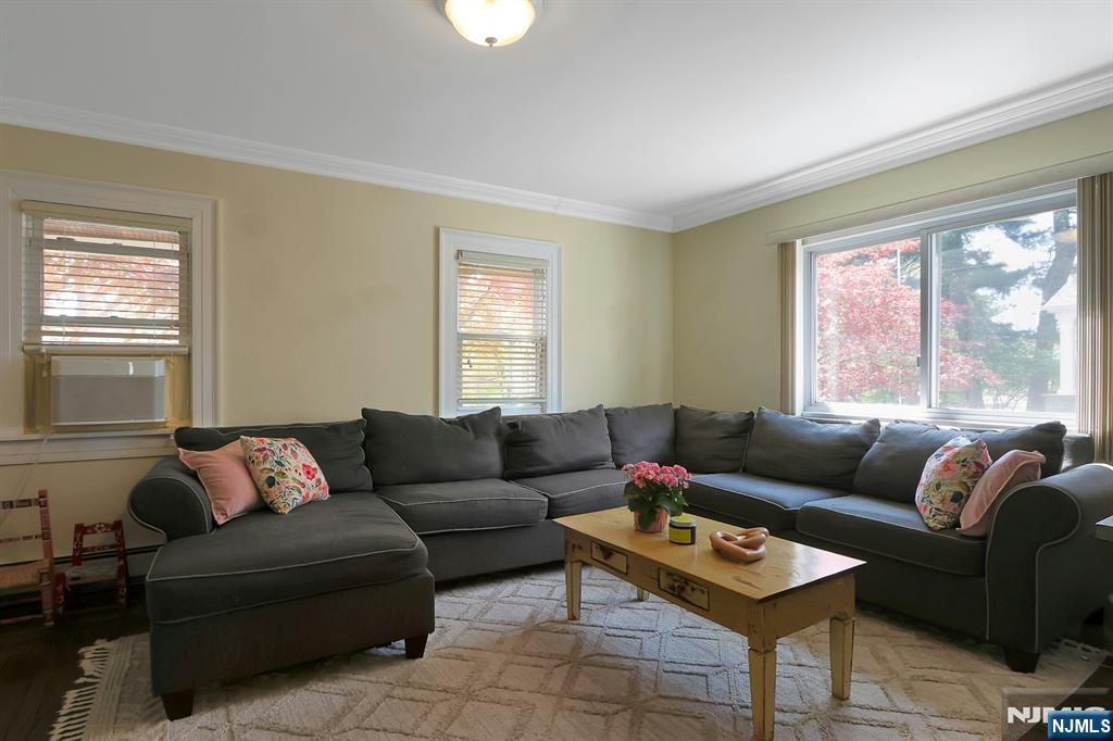 54 Chestnut Avenue, Park Ridge, NJ, 07656