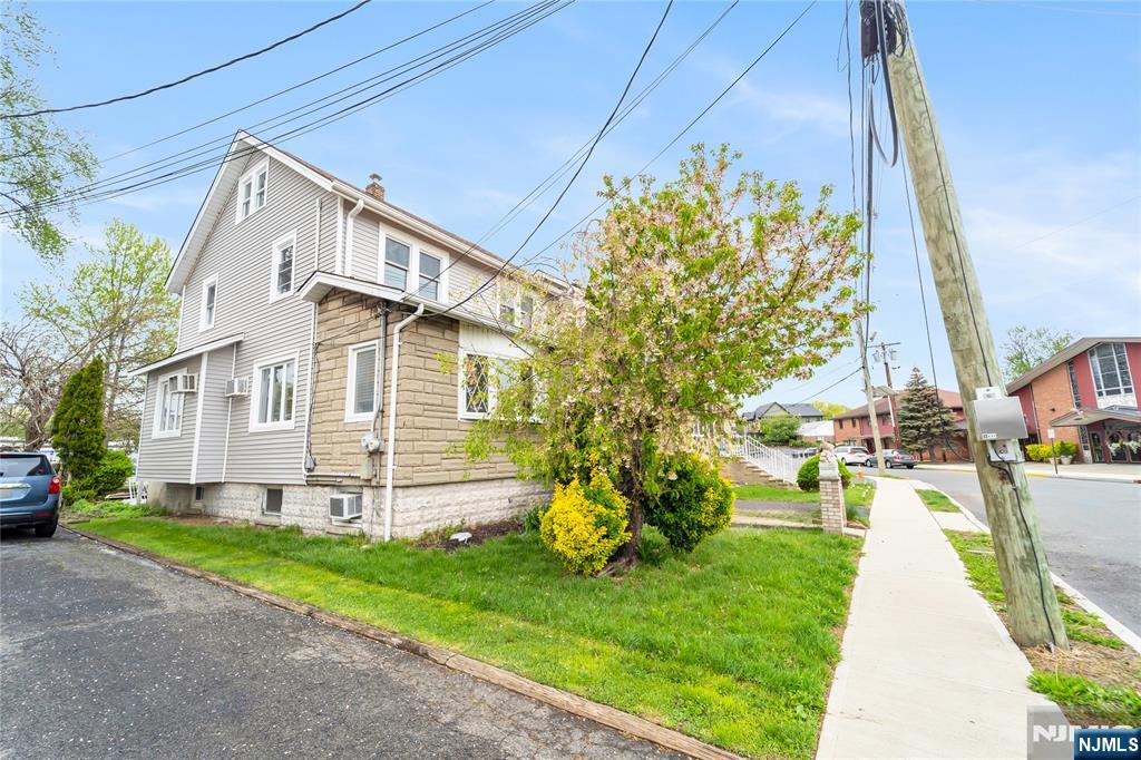 46 Chamberlain Avenue - Photo 2