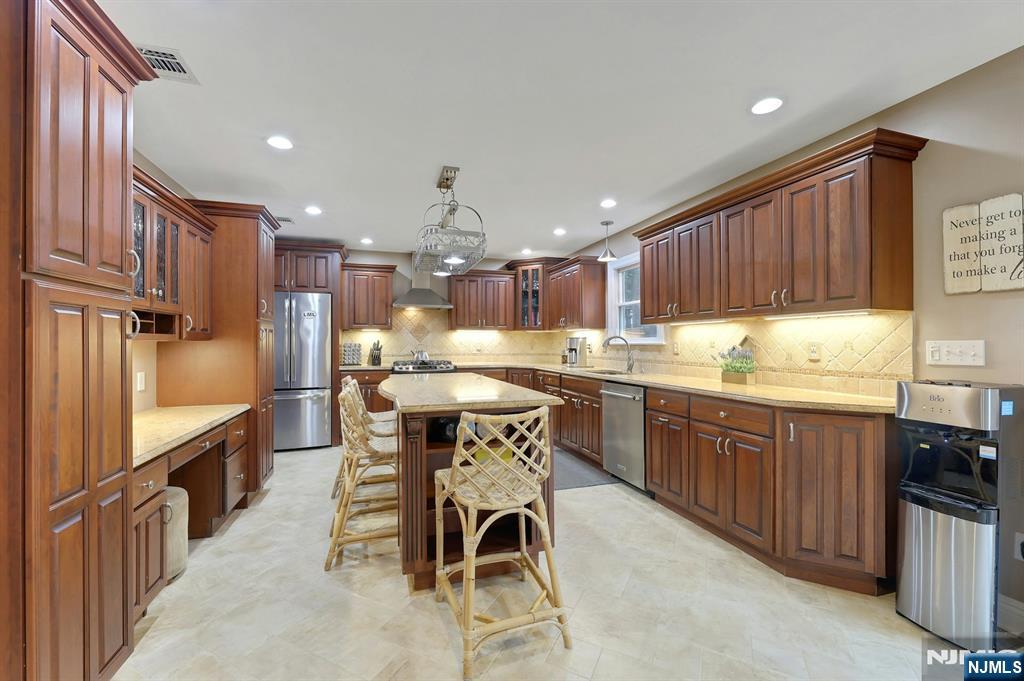 81 Chestnut Street, Allendale, NJ, 07401