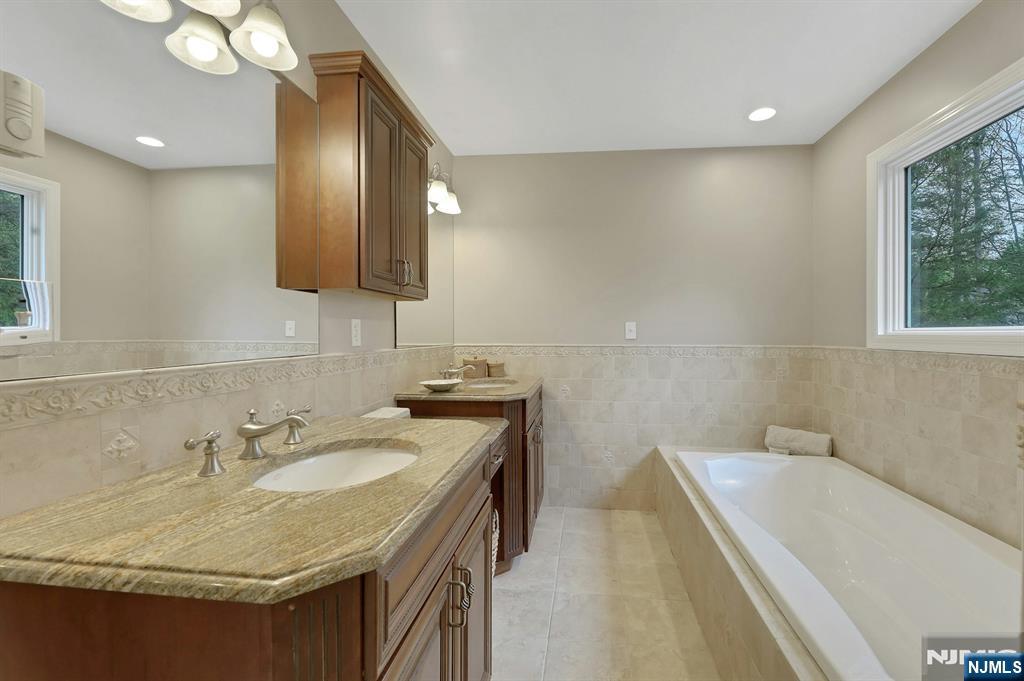 81 Chestnut Street, Allendale, NJ, 07401