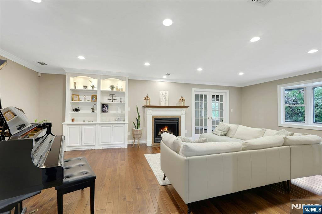 81 Chestnut Street, Allendale, NJ, 07401