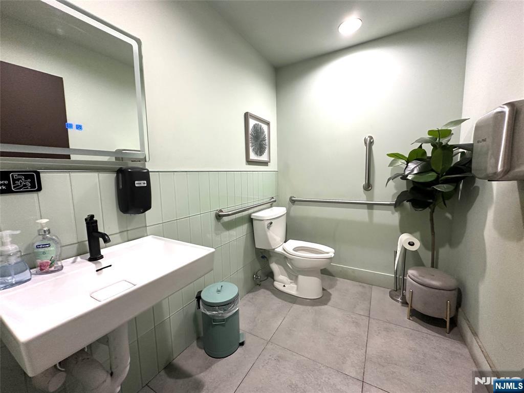 141 West Central, Palisades Park, NJ 07650