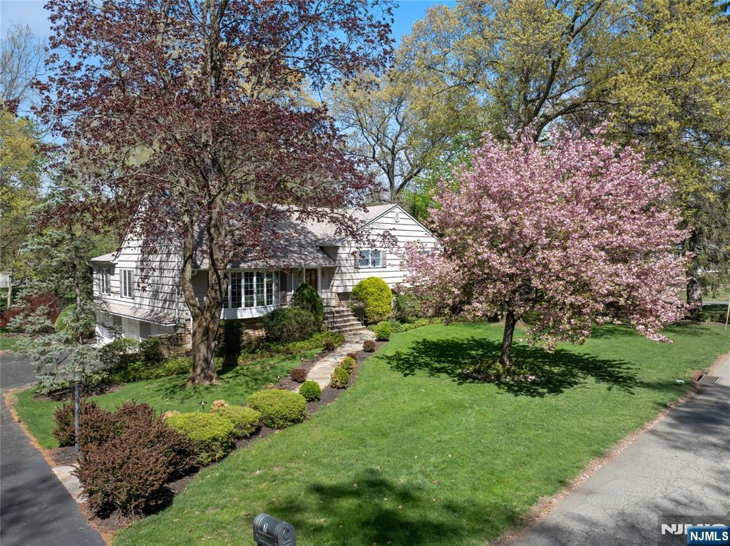111 Lakeview Drive, Old Tappan, NJ, 07675