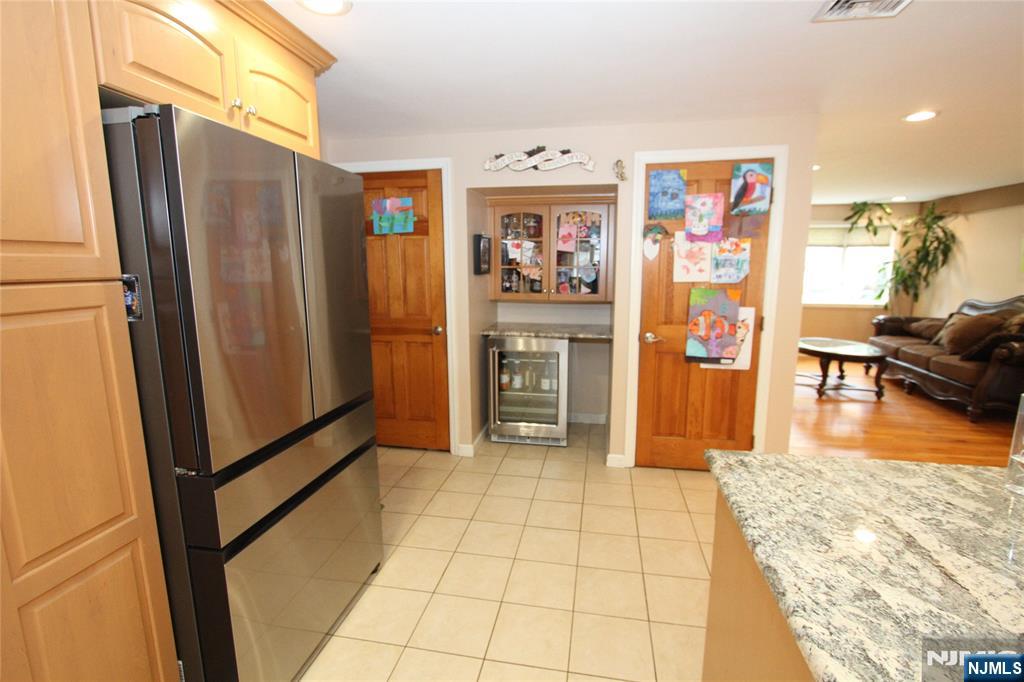 Bar with 2 Pantries