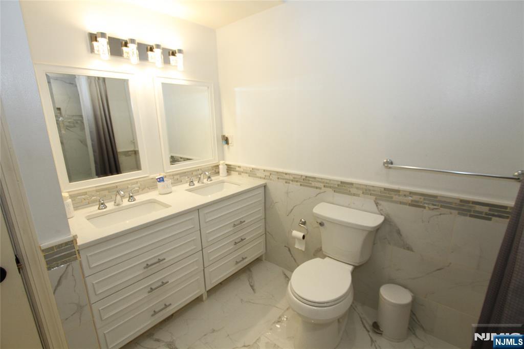 2nd Floor Main Bath