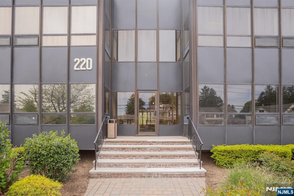 220 Kinderkamack Road R - Photo 4