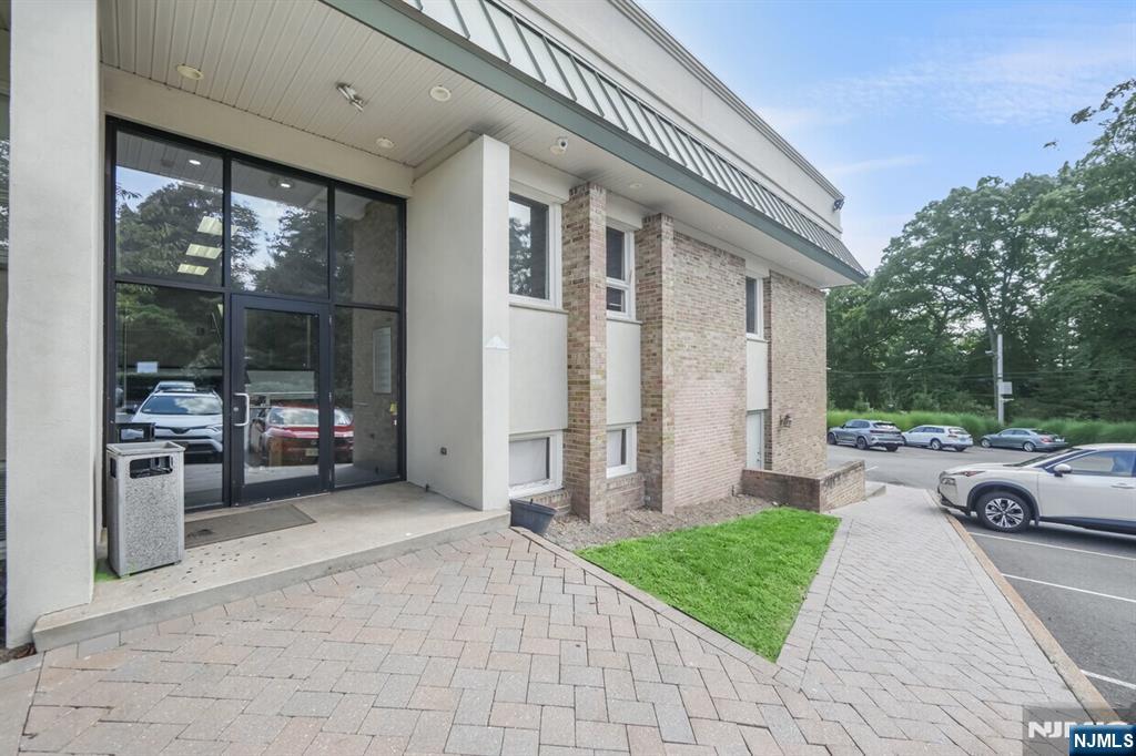 385 Maple Avenue, Glen Rock, NJ 07452 Listing Photo  12