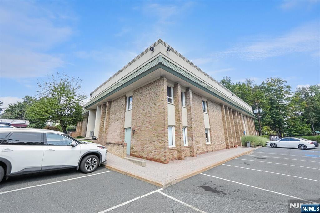 385 Maple Avenue, Glen Rock, NJ 07452 Listing Photo  13